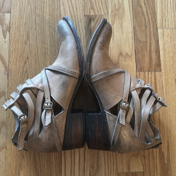 Freebird sz 9 Beige Stair leather bootie good pre owned condition 2” heel - Picture 6 of 7